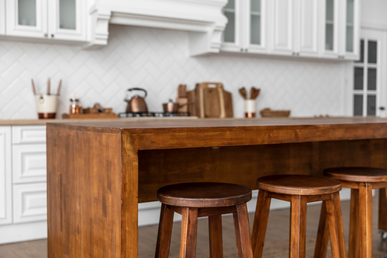 A 2024 kitchen trend - wooden kitchen island with wooden chairs